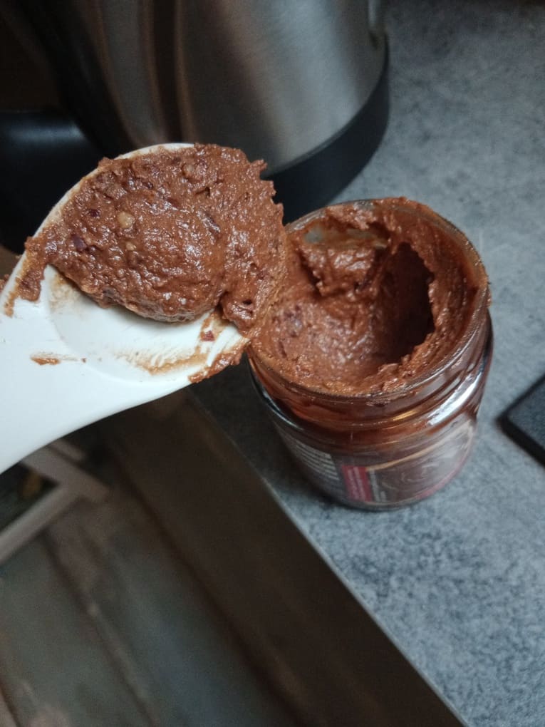remplissage de la p&acirc;te &agrave; tartiner maison aux haricots rouges - Natura Zen